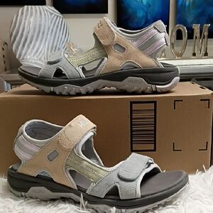 Kuru Cloud Tread Waterproof Women's Sz 8 Sandals 🩴 New $149